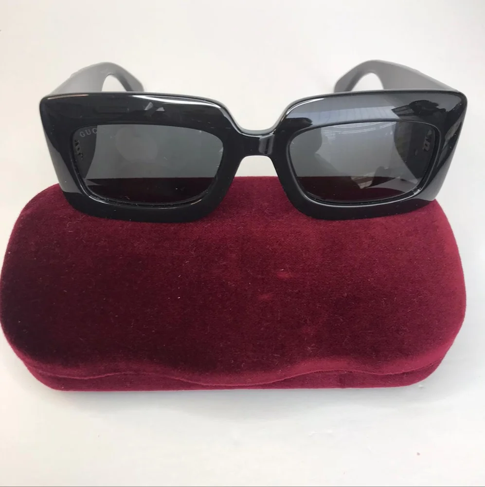 - 💯 - Authentic New Gucci GG0811S 001 Black / Grey Lenses